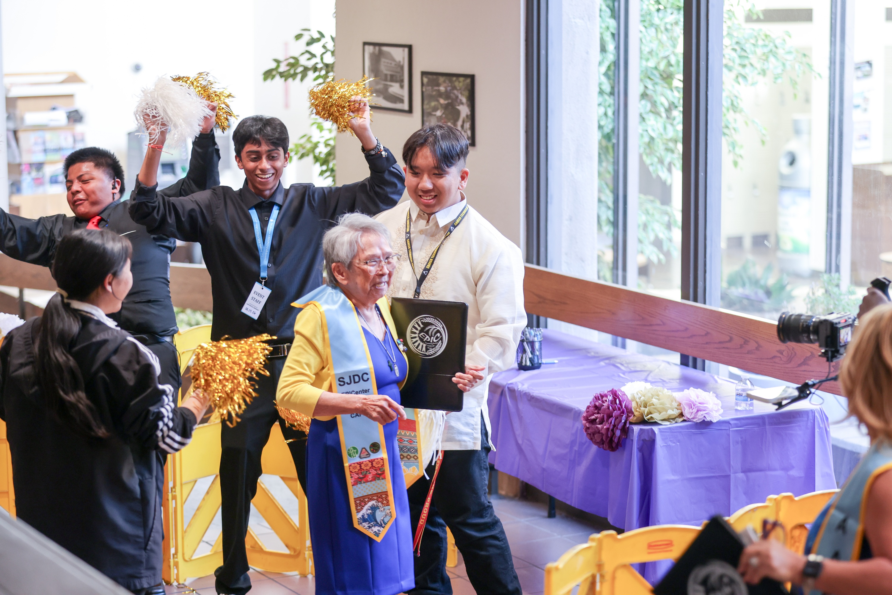 Photo of fellow graduates cheering on 80-year-old Veronica Smith