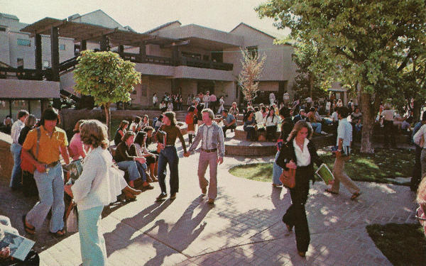 Students walk on the Delta College Campus in 1970
