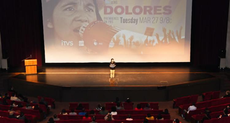 Dolores Huerta speaks to students at Delta College