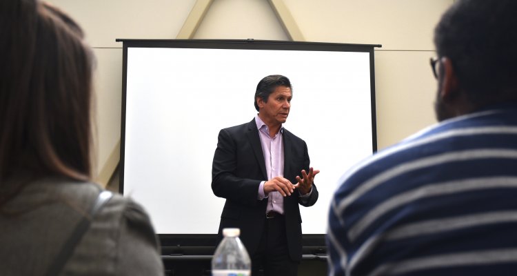 Chancellor Eloy Oakley speaks with classified employees during his visit to San Joaquin Delta College.