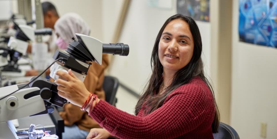 An electron microscopy student at Delta College