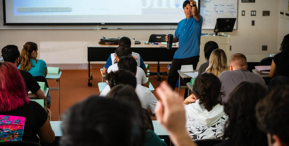 Photo of Professor Cirian Villavicencio lecturing