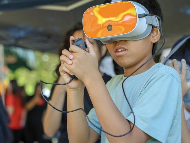 Student used VR Goggles