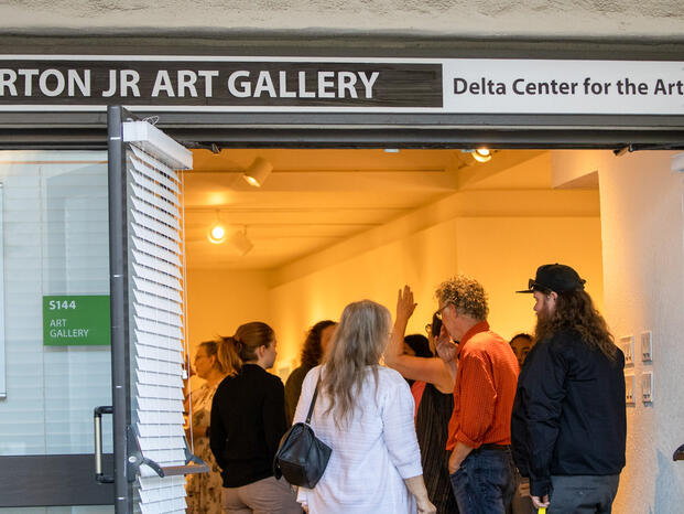 Photo of the entrance of the Horton Art Gallery