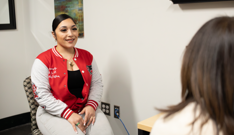 A female student consults with a female psychologist