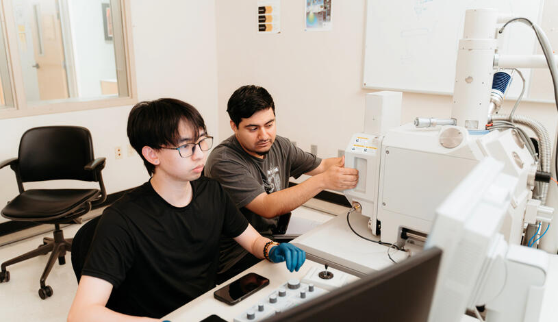 students working in an Electron Microscopy lab