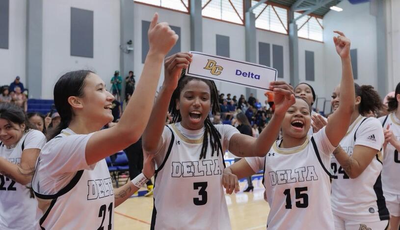 Players celebrate after winning the state championship