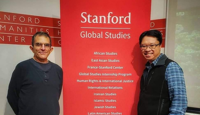 A photo of Professor Joel Blank and Professor Cirian Villavicencio